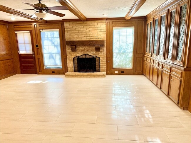 Photo - 16711 Sir William Dr