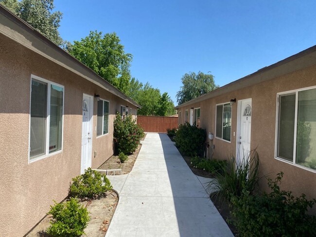 Modern 3-bedroom, 2-bath apartment - Modern 3-bedroom, 2-bath apartment