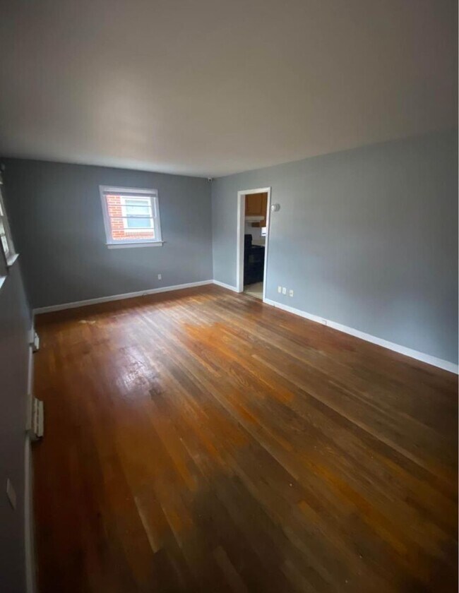 3 bedroom house in Fulton Hill! Laundry, C... Rental House Rental in