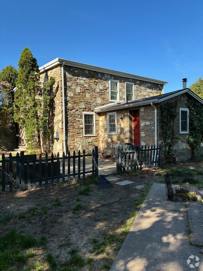 Building Photo - 743 Durham Rd Rental