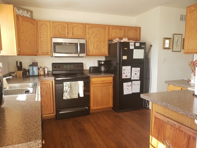 Photo - Lovely home close to shopping and entertainment.