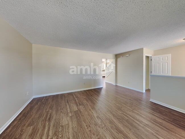 Photo - 143 E Pine Ridge Dr