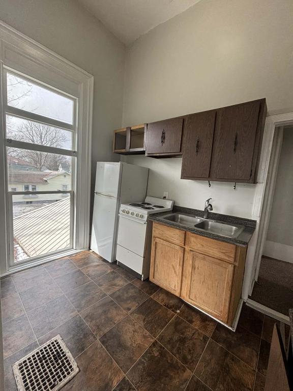 Photo - 221 Columbia St