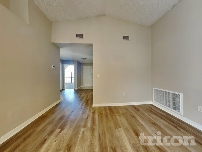 Photo - 914 Whisper Lake Dr