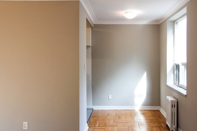 Photo - 1675 Eglinton Avenue West