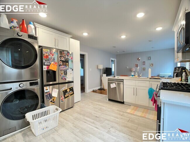 Building Photo - 7 Elmira St Rental