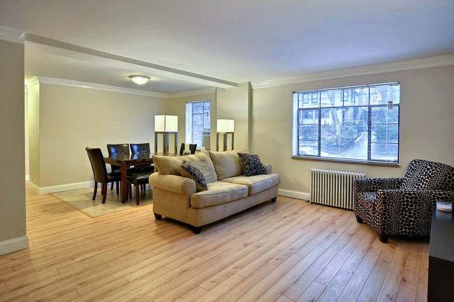 2 Br Living Room - Highland Park Club Apartments