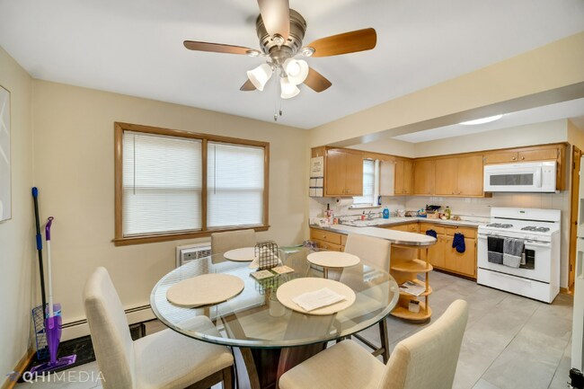 Photo - 3205 W 97th St Unidad 2W