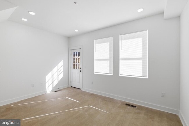 Photo - 2219 N 5th St