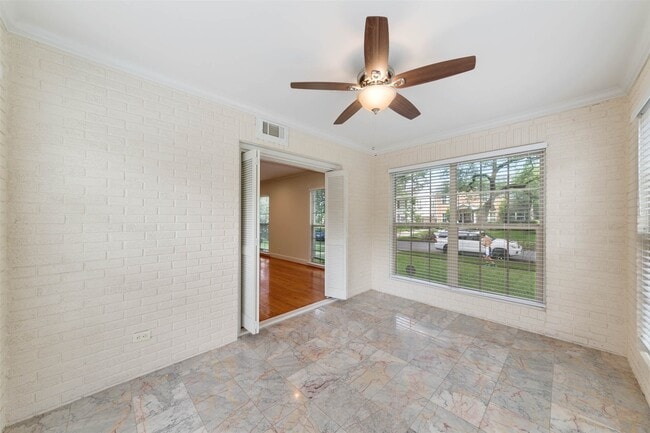 Photo - 2343 Shakespeare St