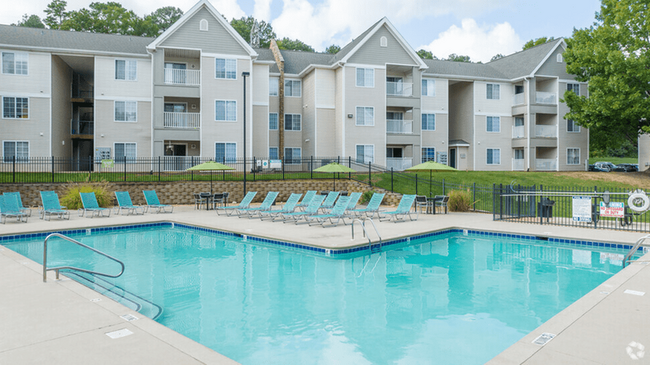 Building Photo - Village Green Student Housing Rental