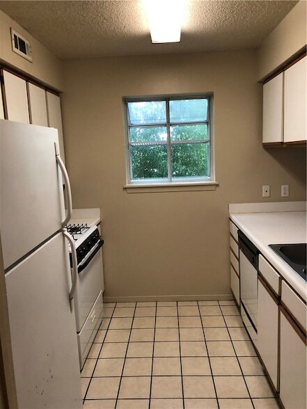 Photo - 609 W Adams St