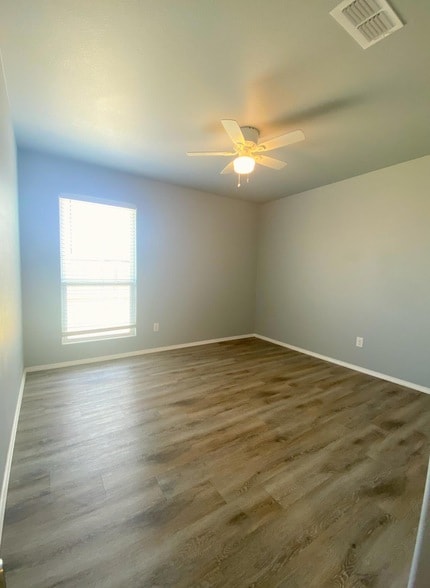 Photo - 8605 10th Pl
