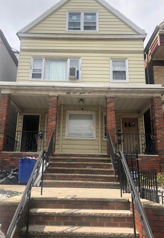 Photo - 136 W 31st St Unidad 1