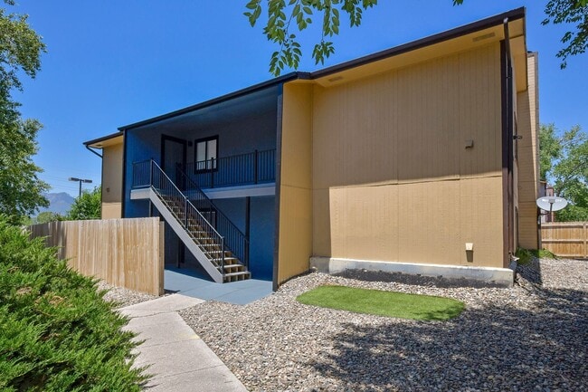 Building Photo - 6702 Dublin Loop W Unit C
