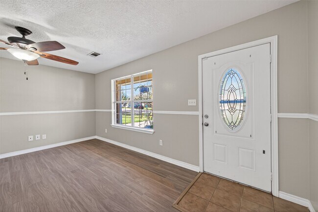 Photo - 210 N Shirley Ln