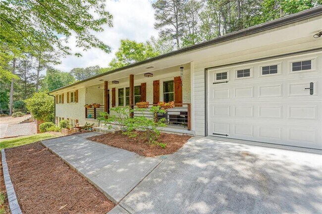 3076 McCully Dr NE