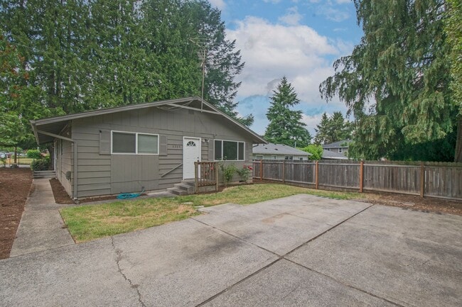 Photo - Cozy 2BD Duplex With Driveway Parking In Rose Village Neighborhood!