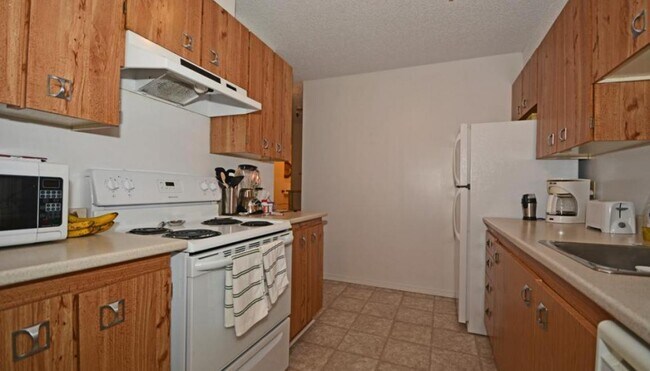 Photo - 294-300 Main Avenue