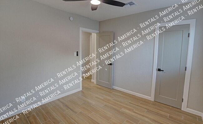 Photo - 4733 E 18th St