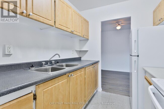 Photo - 900 Glen St Unit 215