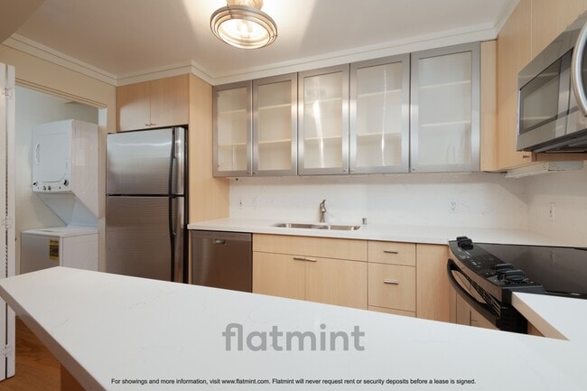 Photo - 732 11th Ave E