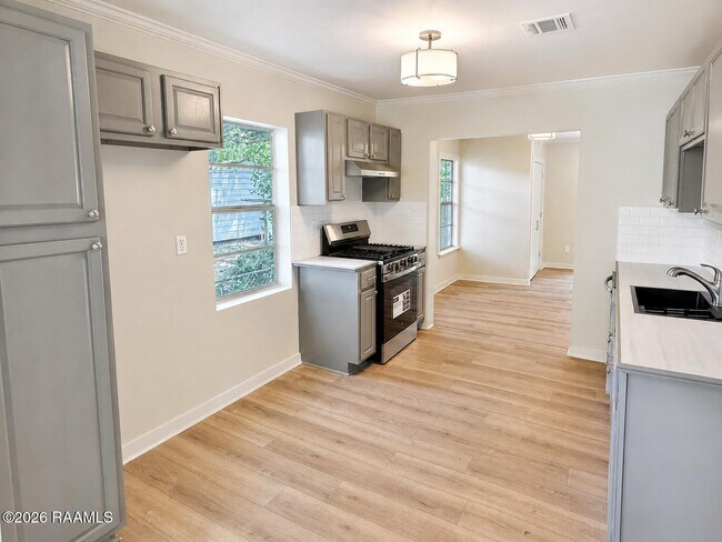 303 Thelma Dr