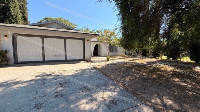 Photo - 4 bed/2 Bath - Available now