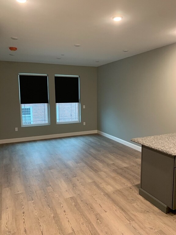 Photo - 14 Yeamans St Unidad 303