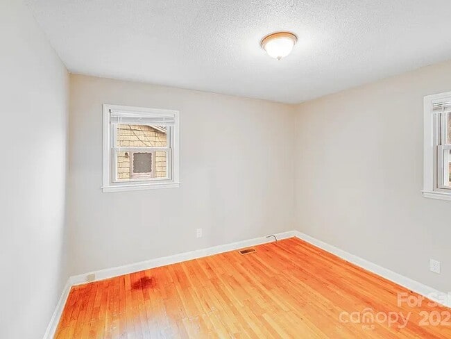 Photo - 712 Stevens St