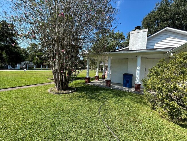 2418 Prentice Rd