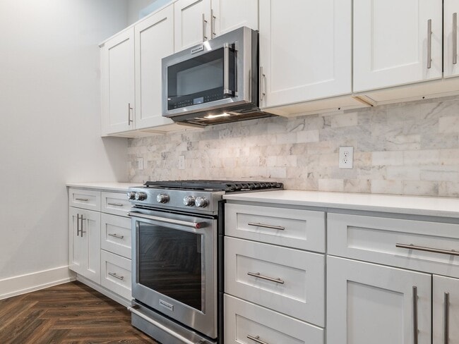 Photo - 210 E 32nd St