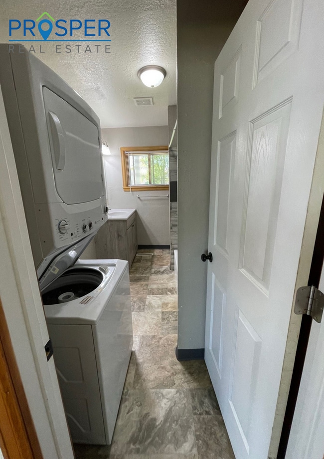 Photo - 709 Niagara St Unit NI709