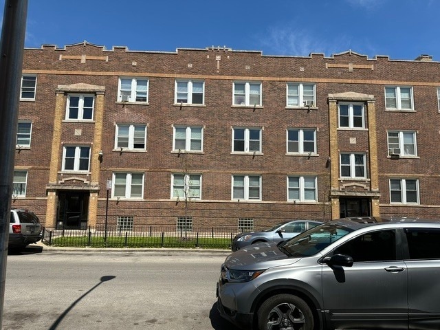 Building Photo - 4054 W Dickens Ave Unit 2B