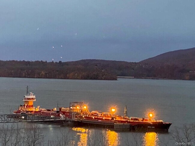 Photo - 729 Hewitt Ln