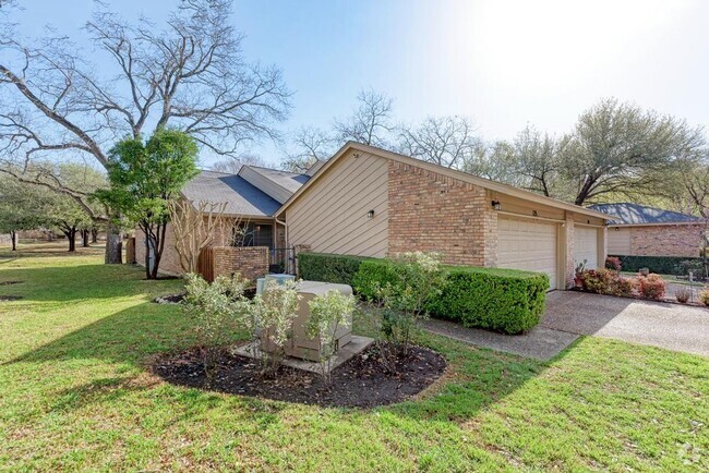 Building Photo - 7211 Lakewood Dr Unit 125 Rental