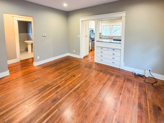 Photo - 1725-1735 Commercial St SE Unidad 1725