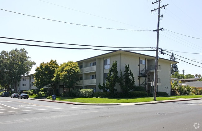 Cal Medio Apartments