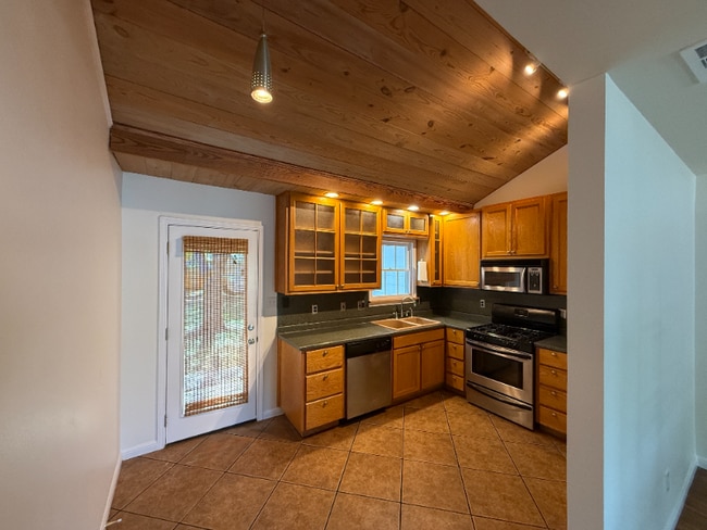 Building Photo - 3505 Basford Rd Rental