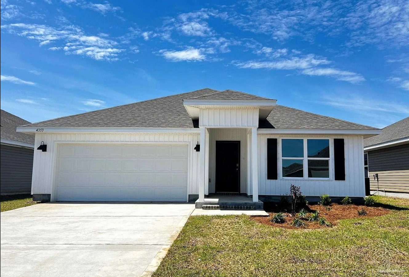 Beautiful new home with convenient access - Beautiful new home with convenient access
