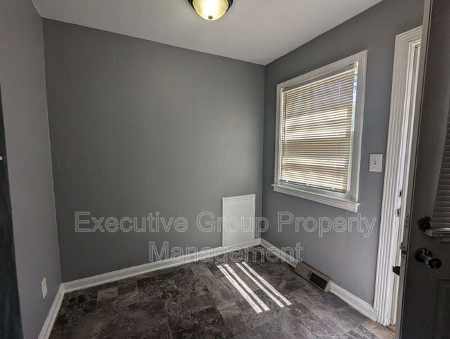 Photo - 403 Lee Rd
