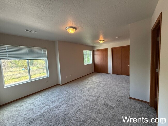 Building Photo - Newly Renovated 3 bed 2.5 bath in Spokane ... Rental