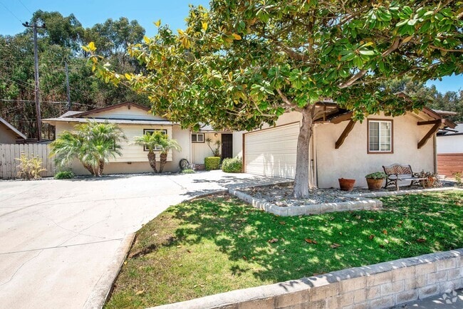 Building Photo - Santa Barbara Shores 4 bd / 2 bth - walkin... Rental