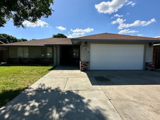 Building Photo - Cozy 3-Bedroom, 2-Bath Home