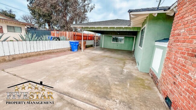 709 Park Dr