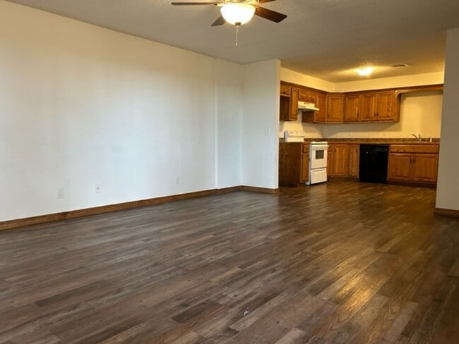 Photo - 601 Valley View