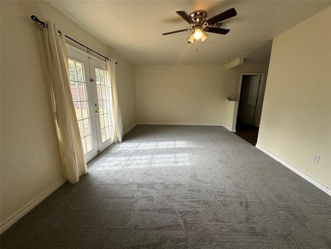 Photo - 204 Thompson St