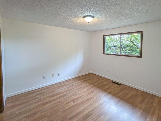 Photo - 2970 Phipps Ln NE