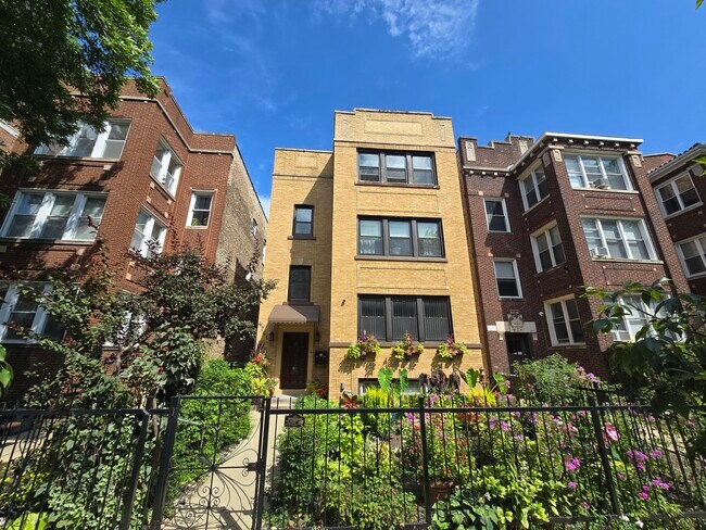 Building Photo - 4741 N Washtenaw Ave Unit 3 Rental