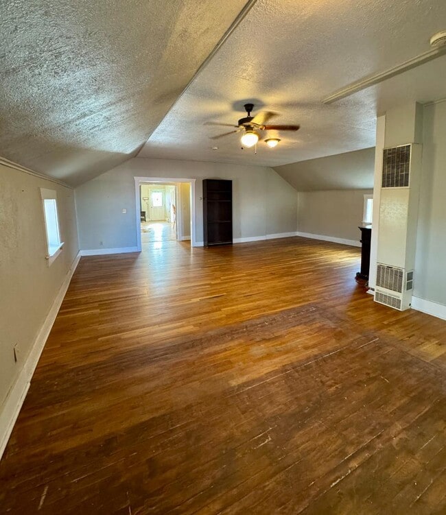 Photo - 107 E Bridge Ave